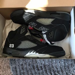 Air Jordan 5 retro 2007. Black/metallic sz 11